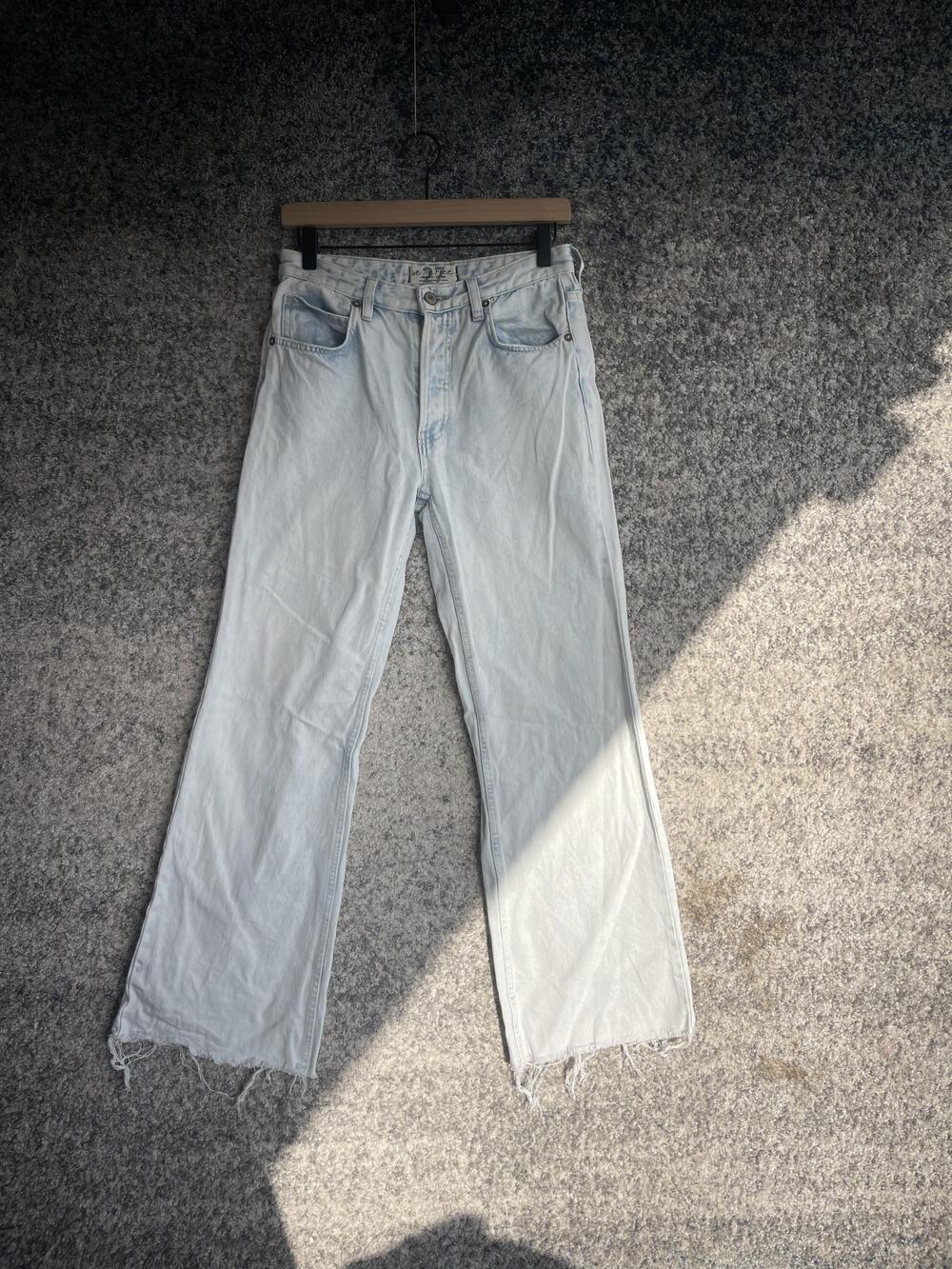 We The Free Jeans Womens 27 Light Wash Straight Leg Raw Frayed Hem 100% Cotton